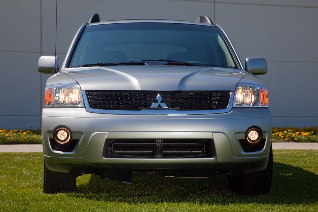 Mitsubishi Endeavor, front