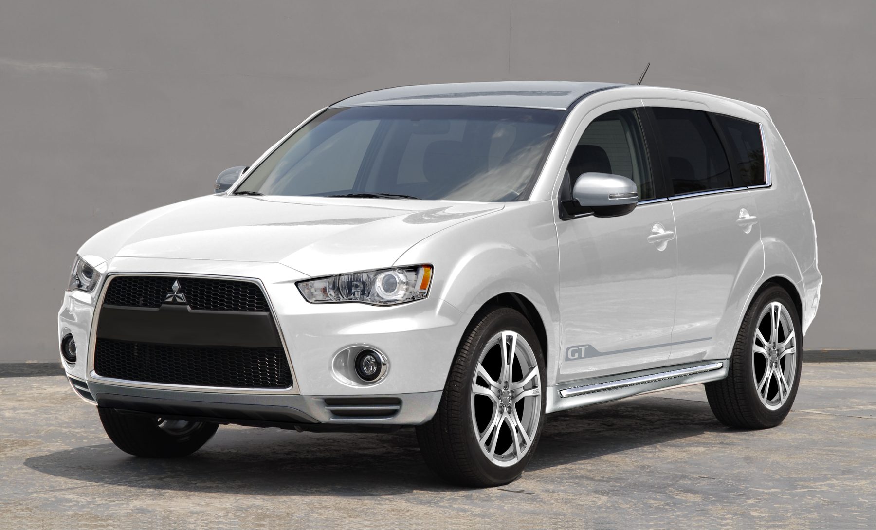 Mitsubishi Outlander GT prototype, front three-quarter