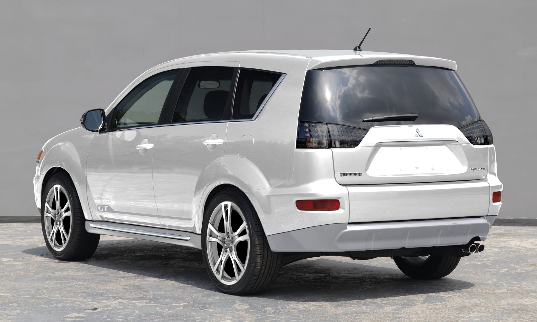 Mitsubishi Outlander GT prototype, rear three-quarter